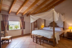 Standard Suite, 2 Bedrooms (Suite de 2 habitaciones (Cirerer) ) | Individually decorated, individually furnished, iron/ironing board - Son Sant Andreu (Petra)