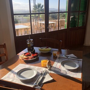 Komplett frokost hver dag (mot et tillegg)