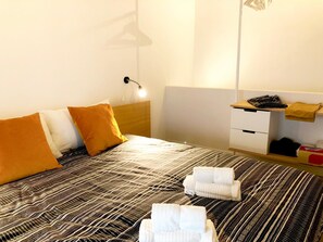 1 bedroom, desk, iron/ironing board, cots/infant beds - Residence Ortigia (Syracuse)