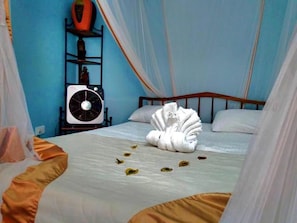 Premium bedding, desk, free WiFi, wheelchair access
