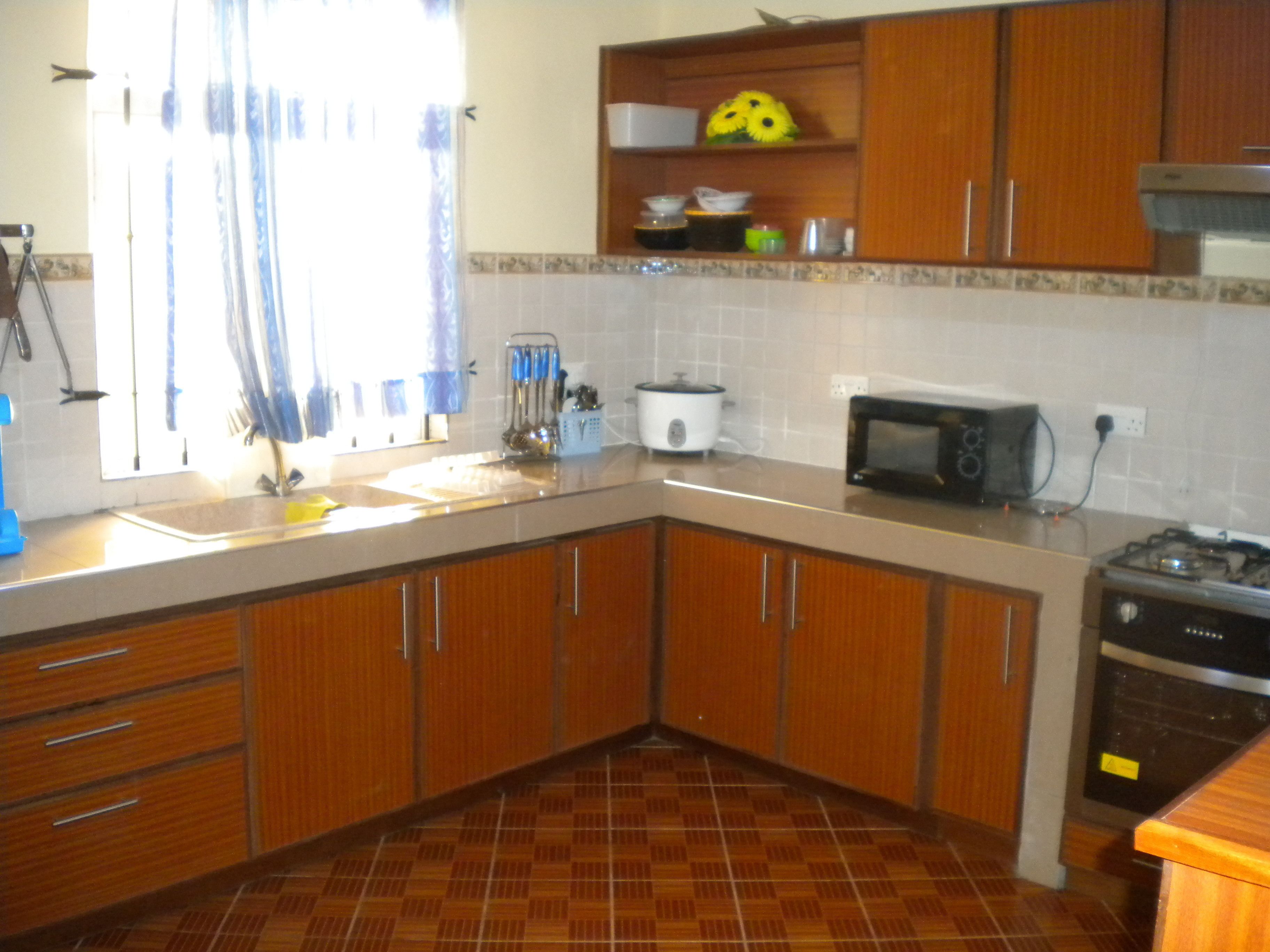 Villa Confort, plusieurs chambres | Cuisine privée | Grand réfrigérateur, micro-ondes, four, plaque de cuisson