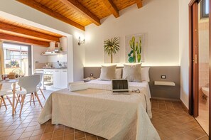 1 Schlafzimmer, hochwertige Bettwaren, individuell eingerichtet