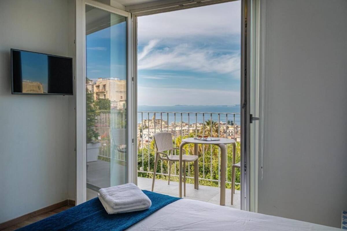 Premium bedding, down comforters, minibar, in-room safe