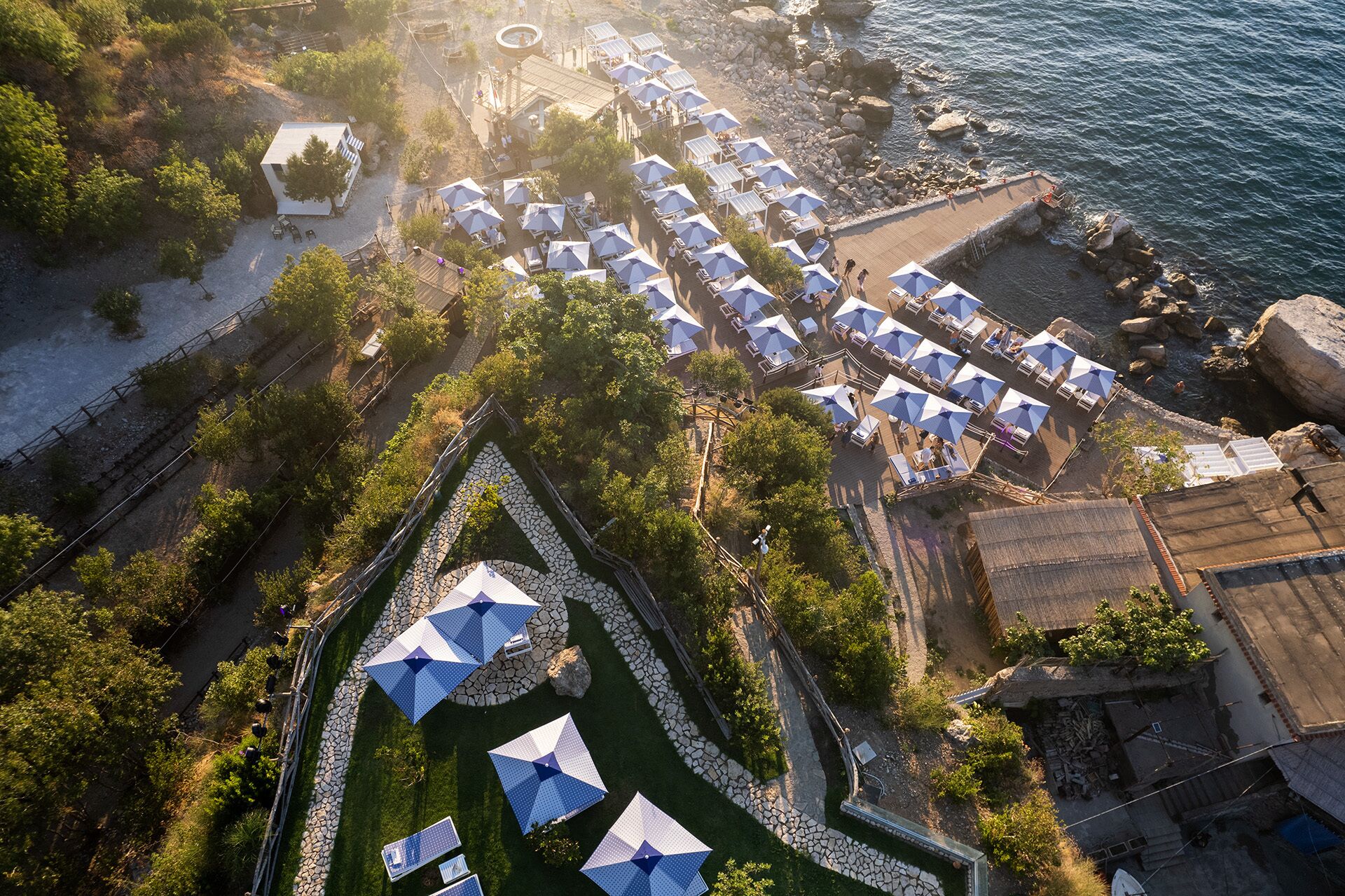 Vlak bij het strand, vervoer van/naar het strand, kajakken, roeien