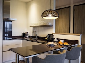 Leilighet – junior, 1 dobbeltseng | Sengetøy av topp kvalitet, safe på rommet, skrivebord og lydisolert