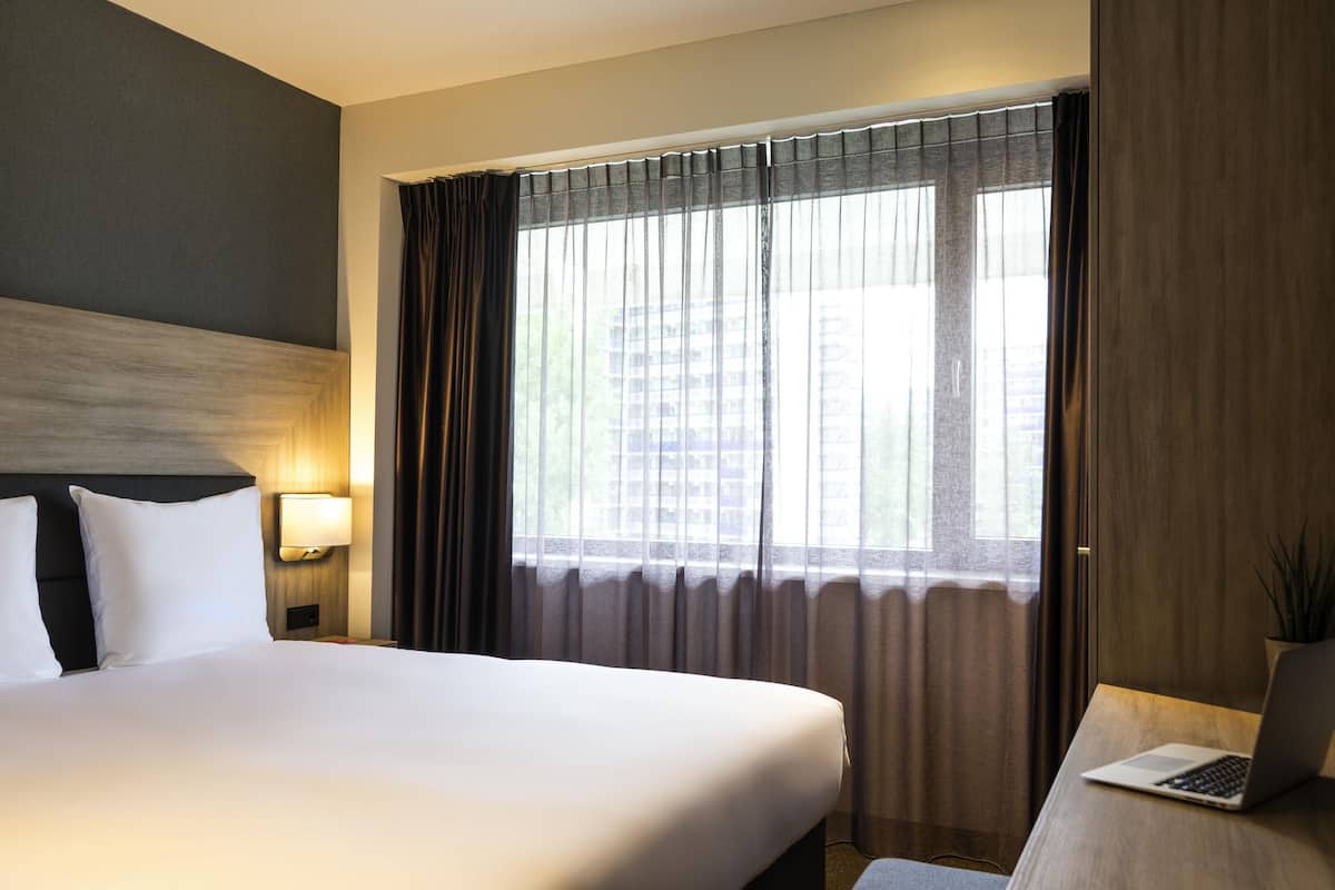 2 quartos, roupas de cama premium, cofres nos quartos, escrivaninha