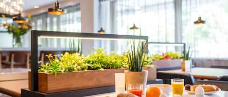 Daily continental breakfast (EUR 16 per person)