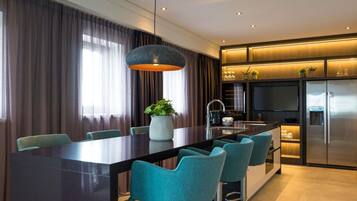Premium bedding, in-room safe, desk, soundproofing