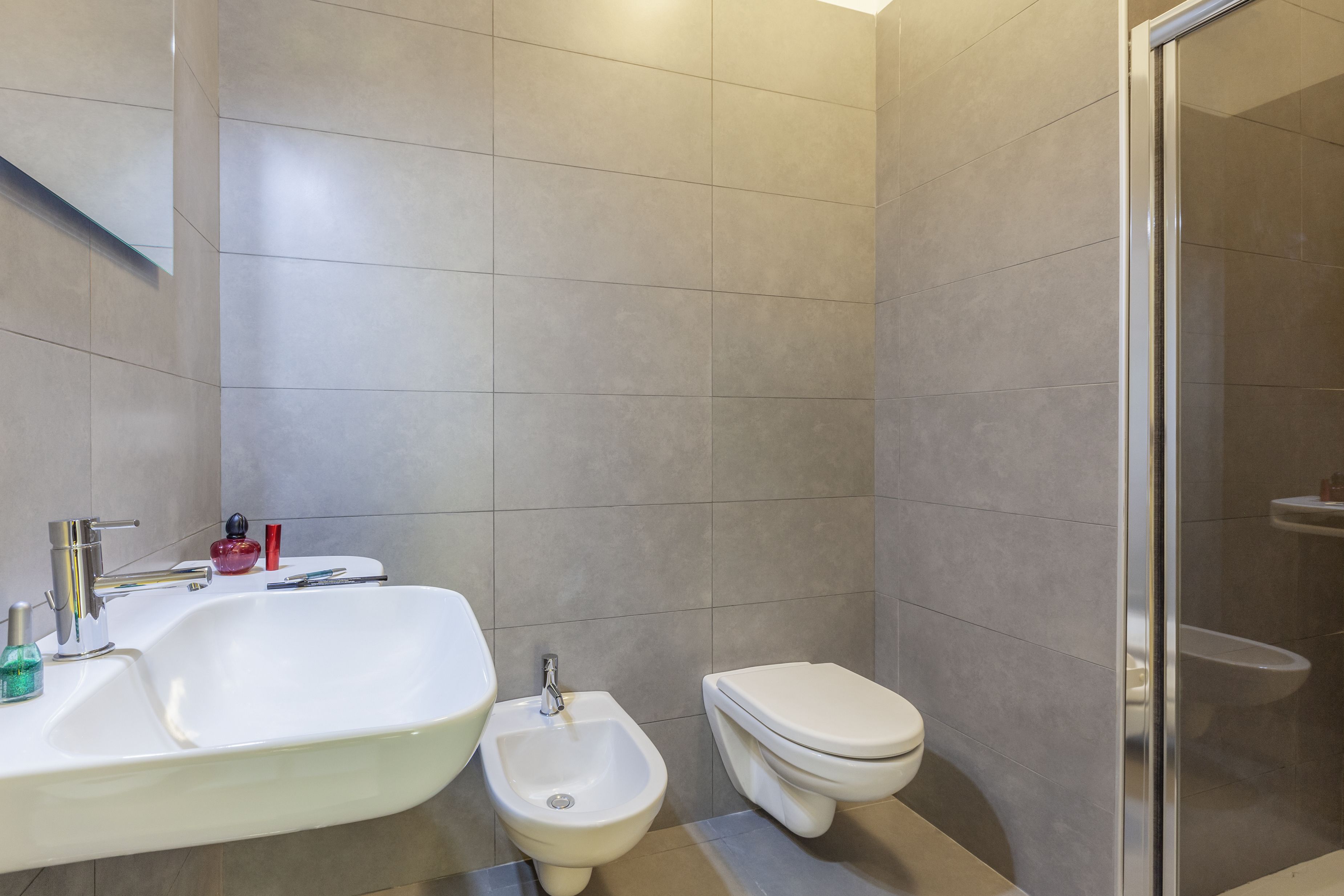 shower, rainfall showerhead, eco-friendly toiletries, hair dryer