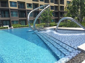 Outdoor pool, pool loungers - Rain Cha-am Huahin by JN (Cha-am)