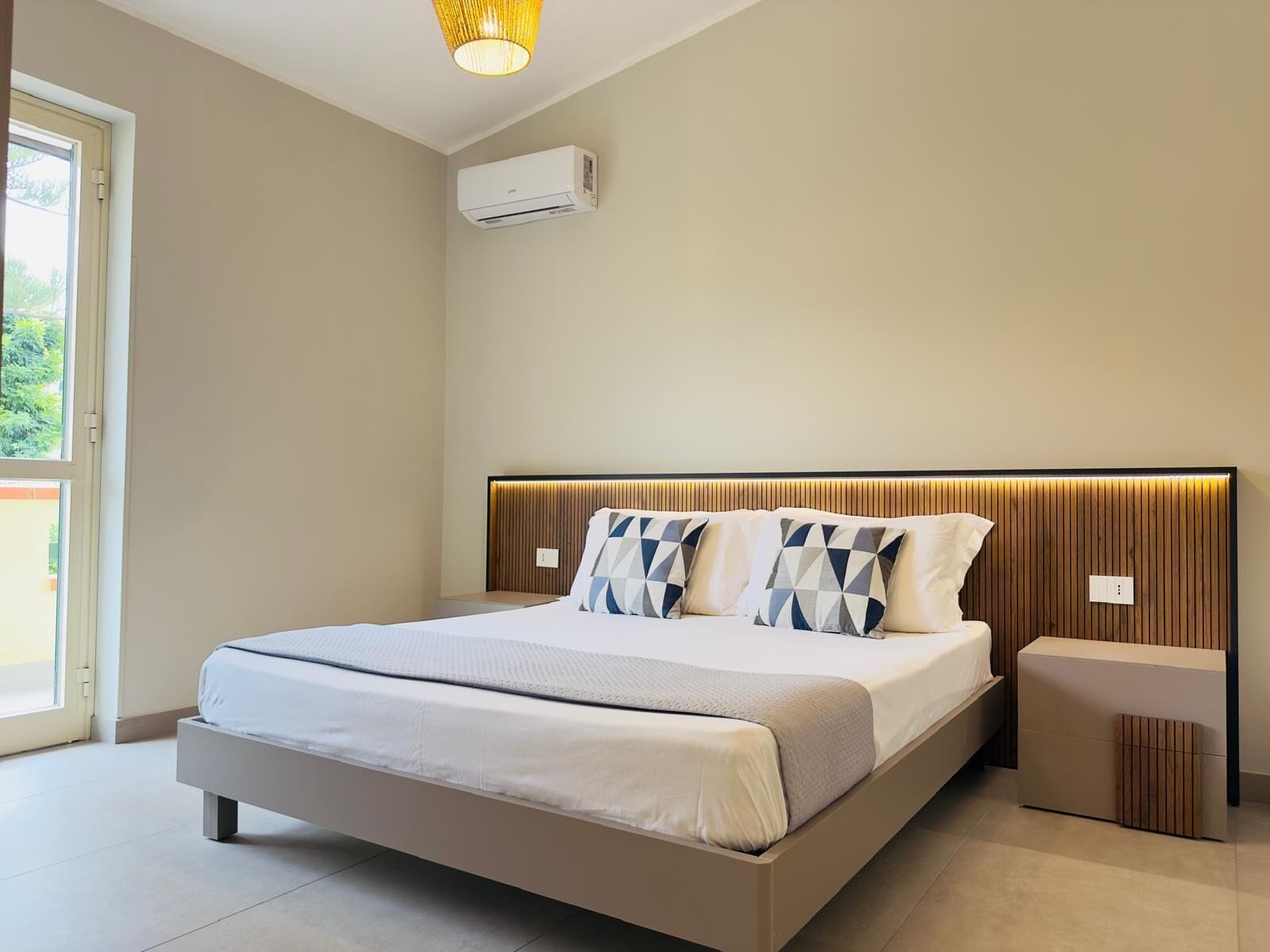 2 bedrooms, Egyptian cotton sheets, premium bedding, down duvets