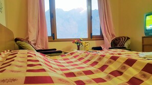 Deluxe Double Room, 1 Double Bed, Mountainside | Premium bedding, pillowtop beds, individually decorated