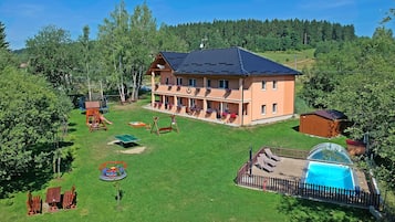 Children’s play area – outdoor