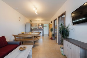 Apartment, 2 Bedrooms (Apt 1) | Living area