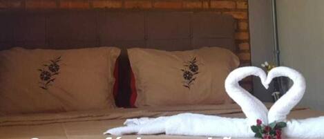 Standard Room, 1 Queen Bed | Minibar, blackout curtains, soundproofing, free WiFi