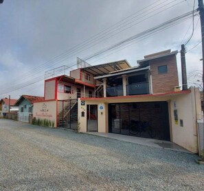 Façana frontal de l'allotjament