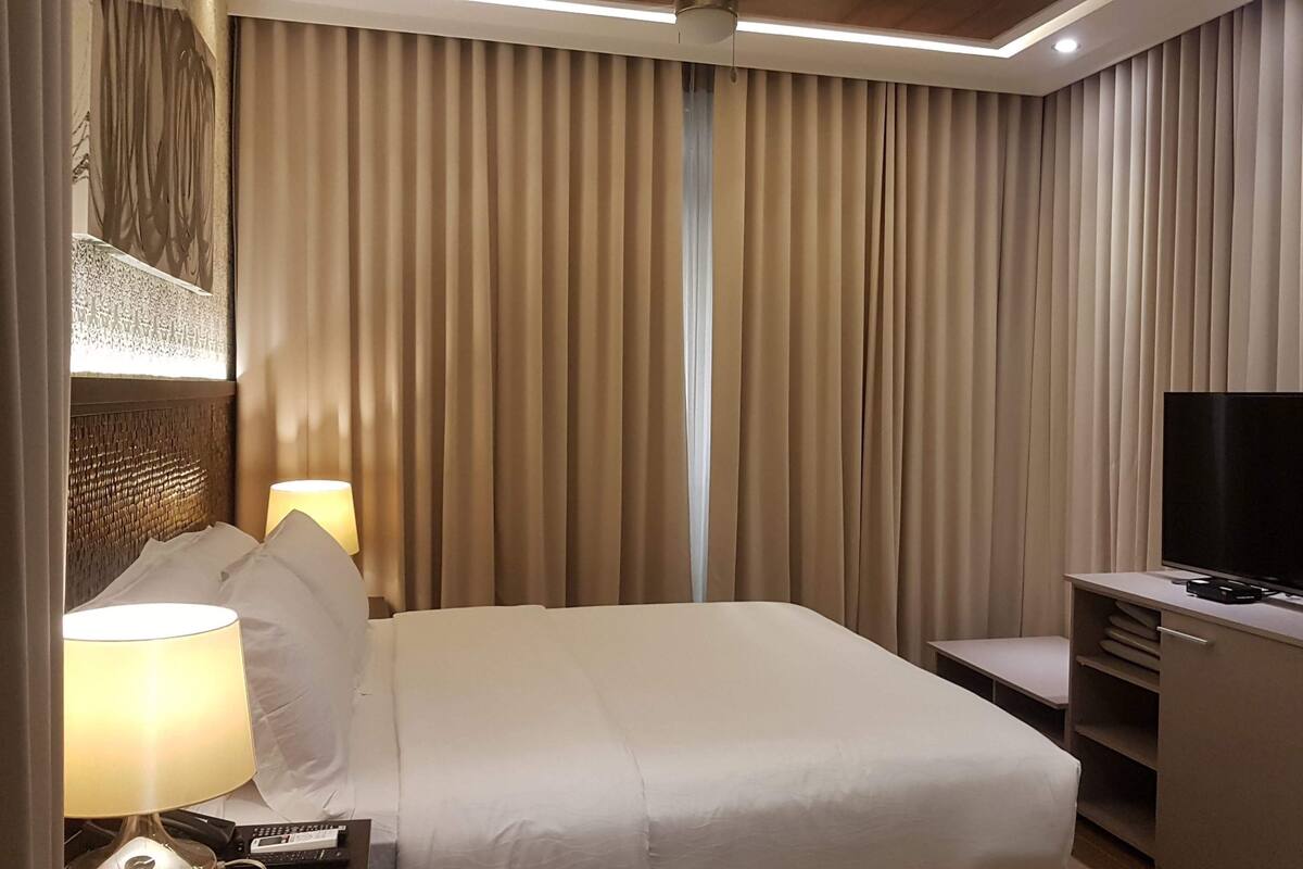 1 chambre, minibar, coffres-forts dans les chambres, bureau