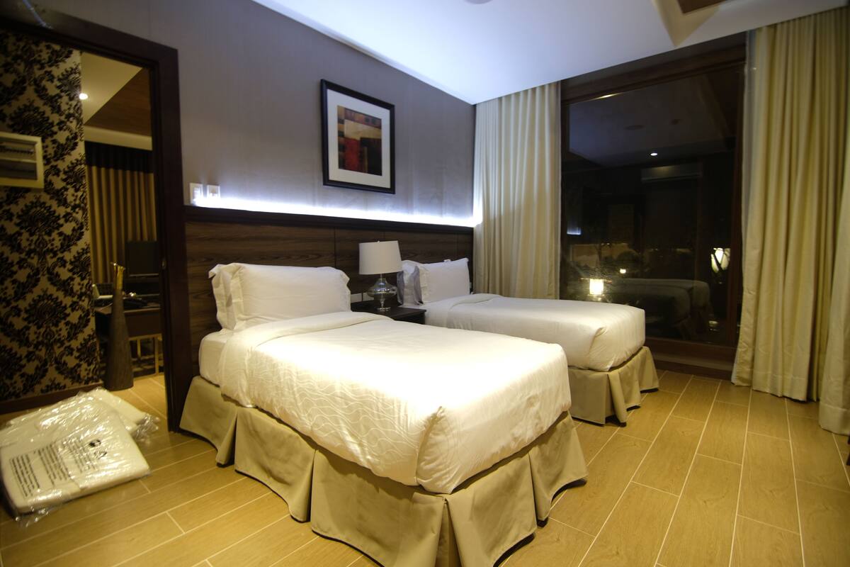 1 chambre, minibar, coffres-forts dans les chambres, bureau