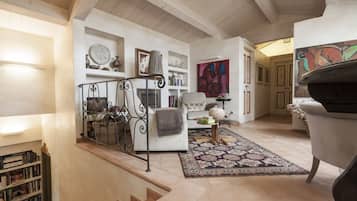 Luxury Duplex, 3 Bedrooms, 2 Bathrooms, Valley View | Living area | Flat-screen TV, pay films