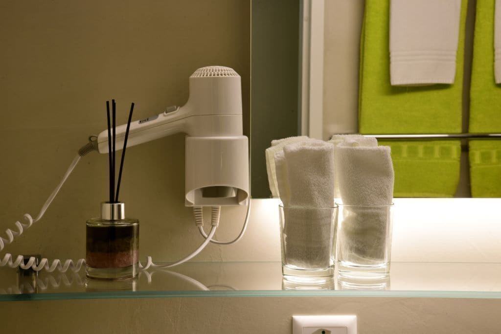 shower, free toiletries, hair dryer, towels