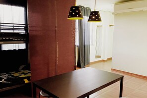 Female Dormitory with Shared Bathroom | Servizio della camera
