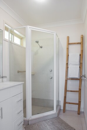 Bathroom - Gold Coast Theme Park Villa (Coomera)