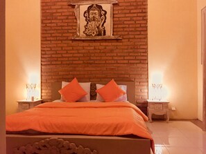 Bungalow | In-room safe, soundproofing, iron/ironing board, rollaway beds