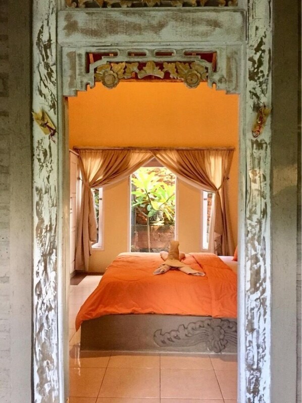 Bungalow | In-room safe, soundproofing, iron/ironing board, rollaway beds