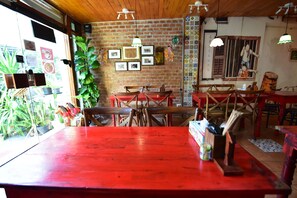 Breakfast, lunch, dinner served; Malaysian cuisine 