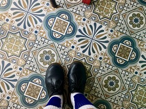 A tiled floor with a geometric pattern. - Nego Home Ancient Hotel (Bangkok)