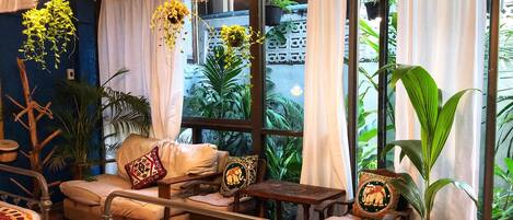 Deluxe Twin Room, 2 Queen Beds | Garden view