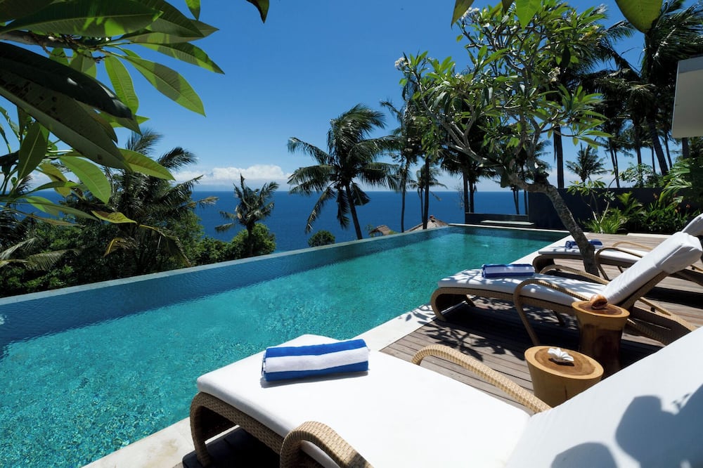 Malimbu Cliff Villa