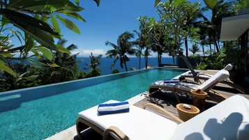 Villa, 5 Bedrooms, Sea View | Desk, iron/ironing board, free WiFi, bed sheets