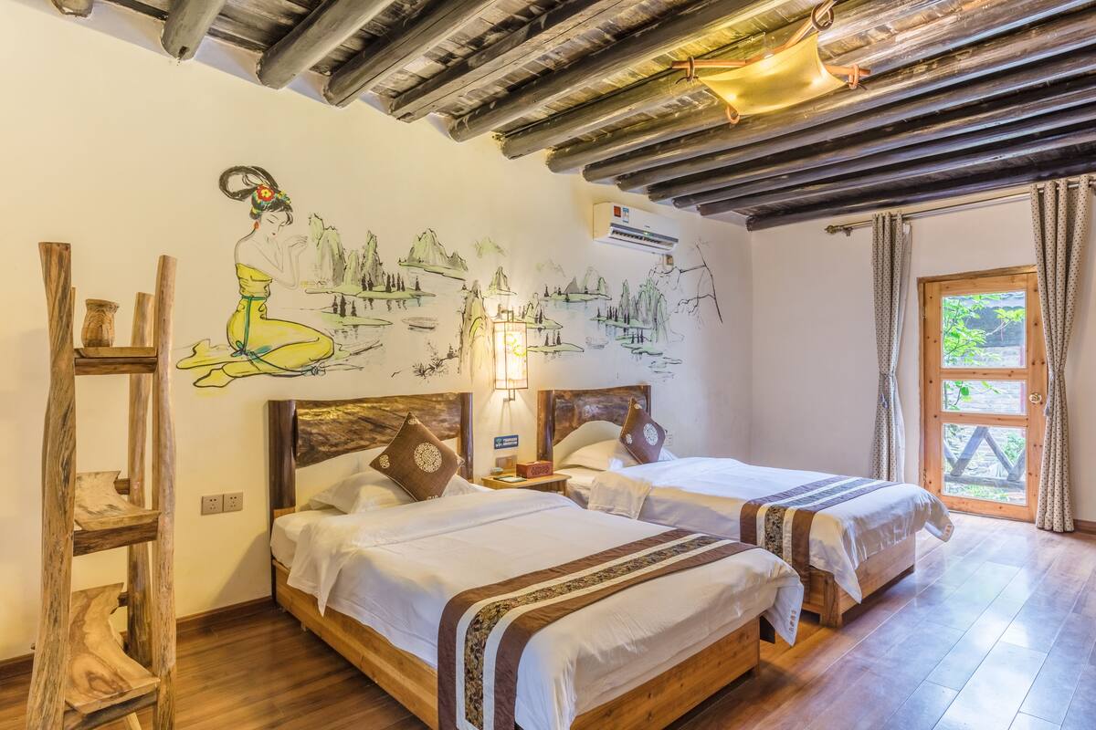 Quarto duplo tradicional (West) | Escrivaninha, cortinas blackout, Wi-Fi de cortesia