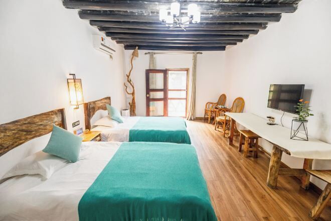 Schreibtisch, Verdunkelungsvorhänge, kostenloses WLAN