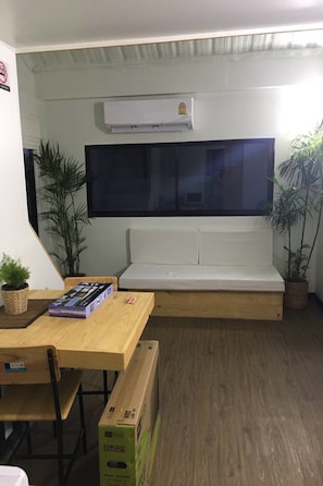 Villa | Zona de estar | Una televisión de pantalla plana