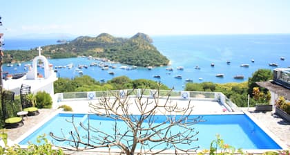 La Cecile Hotel and Cafe Komodo