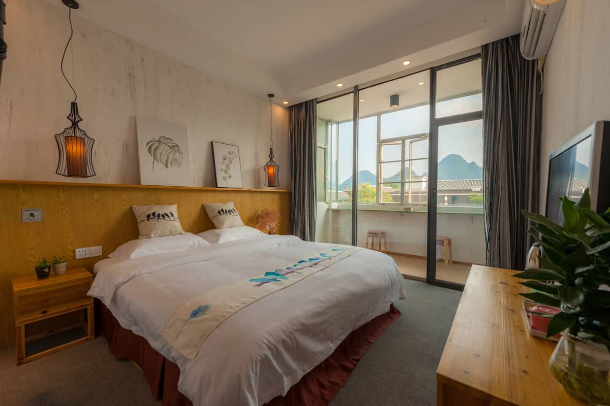 Superior Double Room with Balcony | Desk, blackout drapes, free WiFi