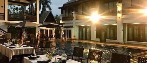 Breakfast, lunch, dinner served; Thai cuisine