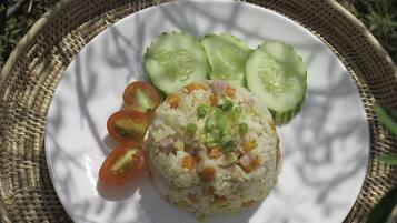 Bữa sáng buffet hàng ngày (300 THB/mỗi người)