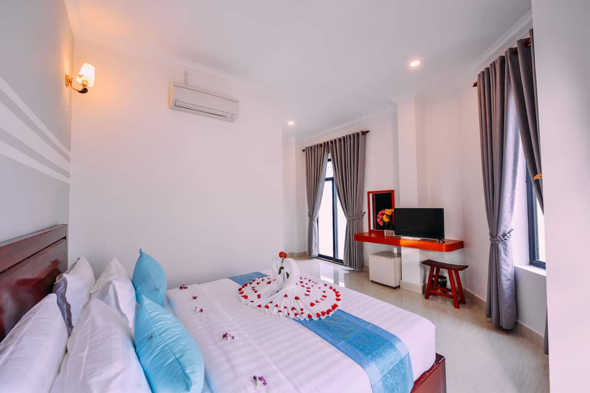 Deluxe tweepersoonskamer, balkon | Een minibar, een bureau, gratis wifi