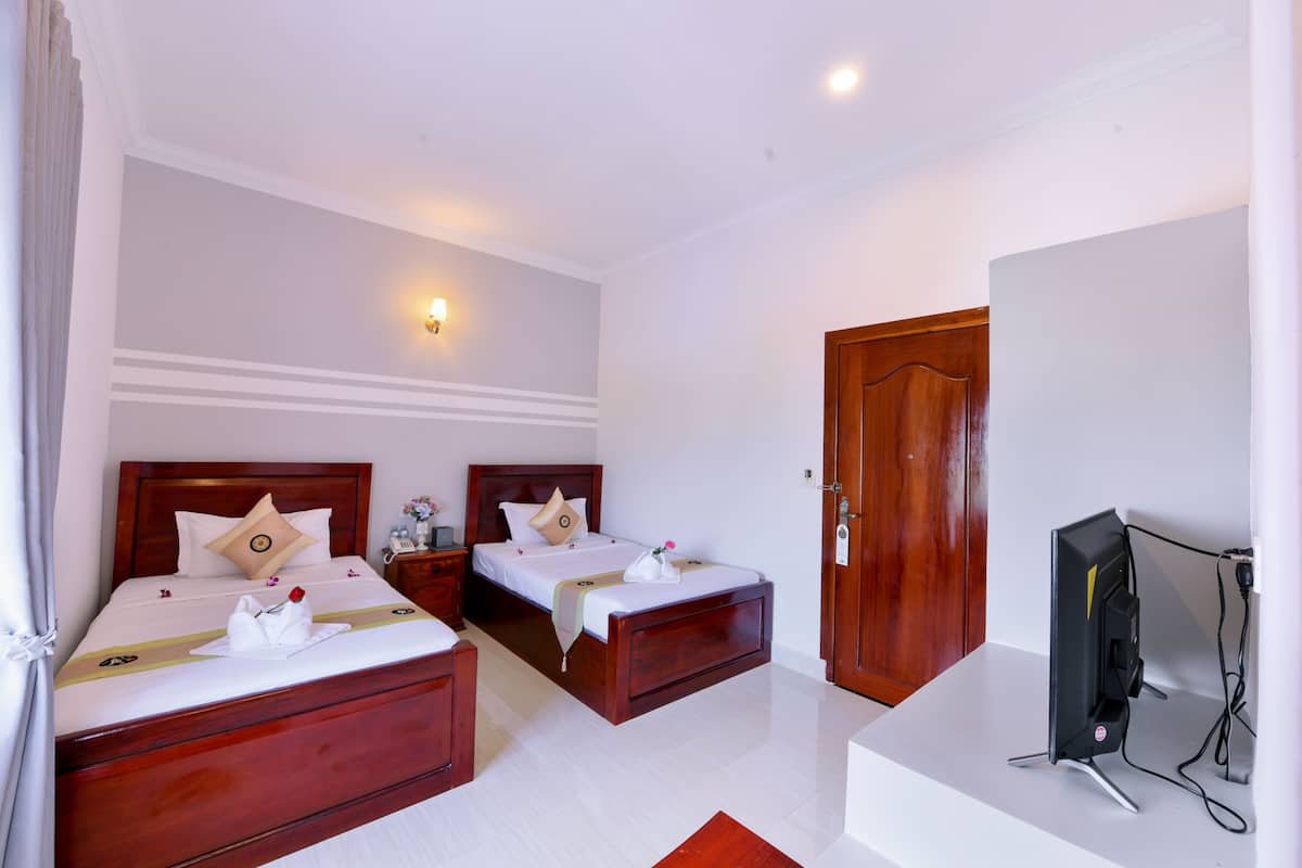 Standard Twin Room | Minibar, desk, free WiFi