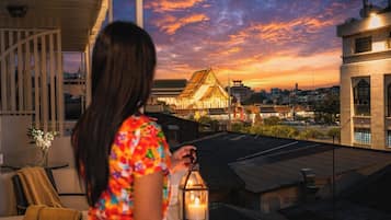 Doppia Grand | Una scrivania, postazione laptop, insonorizzazione