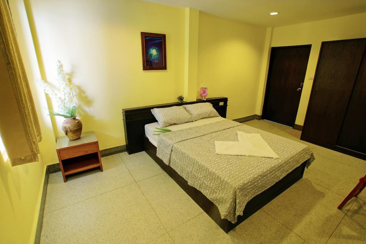 Economy Double Room | Desk, free WiFi, bed sheets