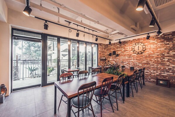 Sudah termasuk sarapan ala kontinental setiap hari