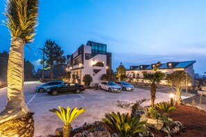 Parkir mandiri gratis