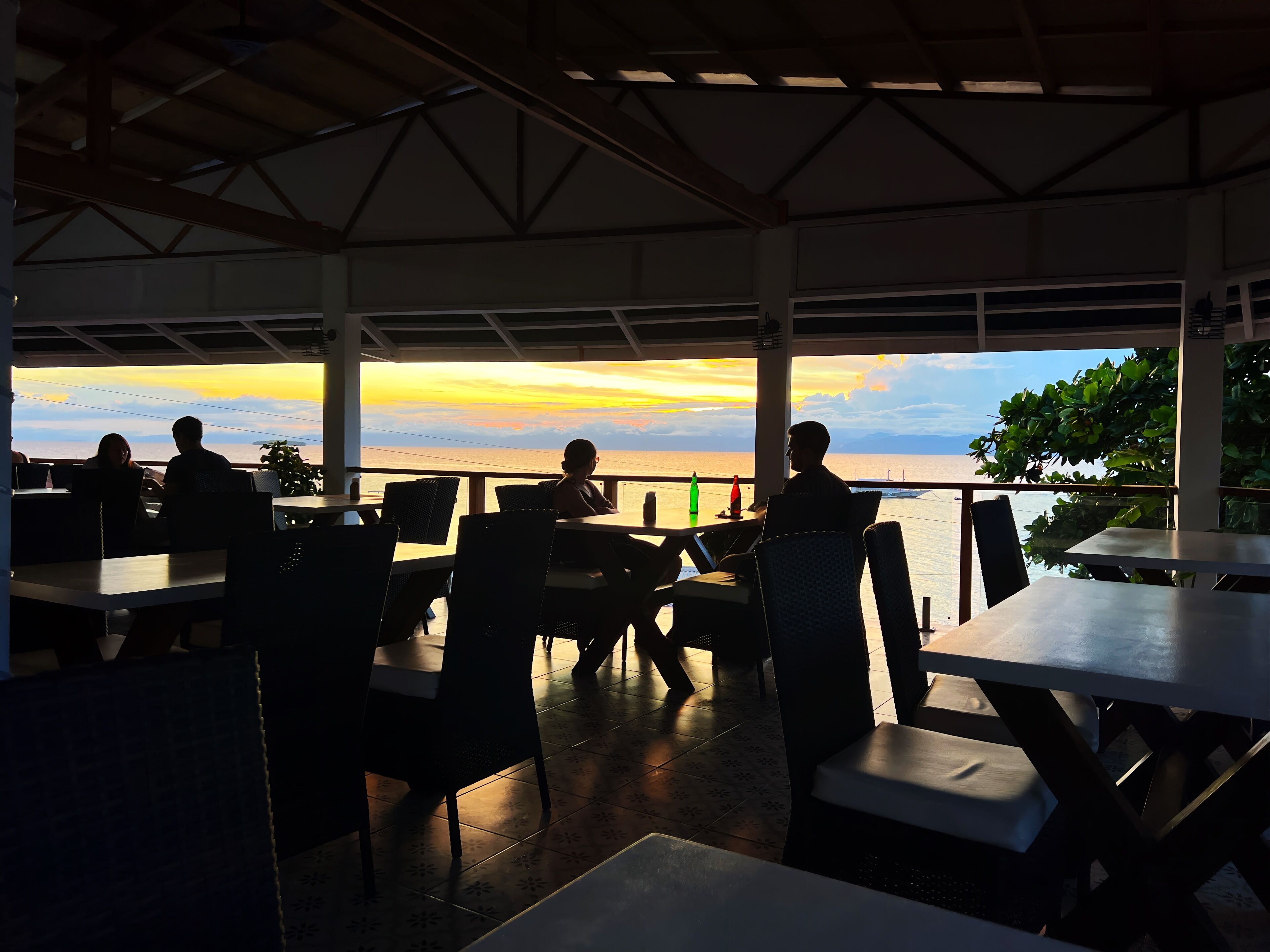 breakfast, lunch served; local and international cuisine, sea views