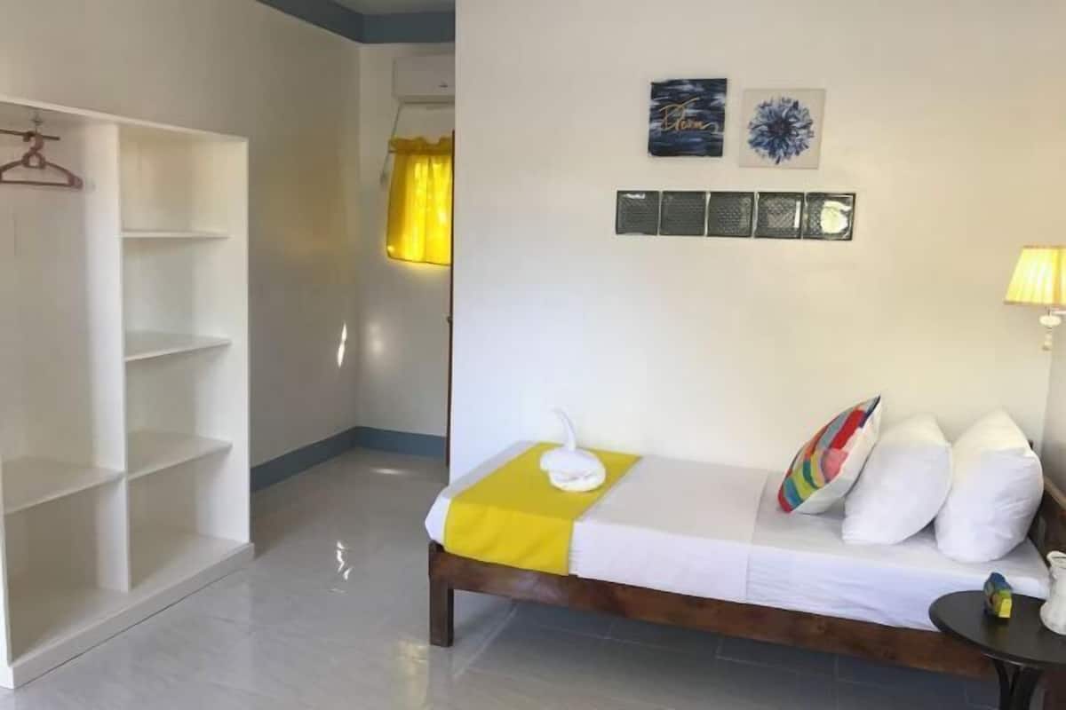 In-room safe, desk, free WiFi, bed sheets