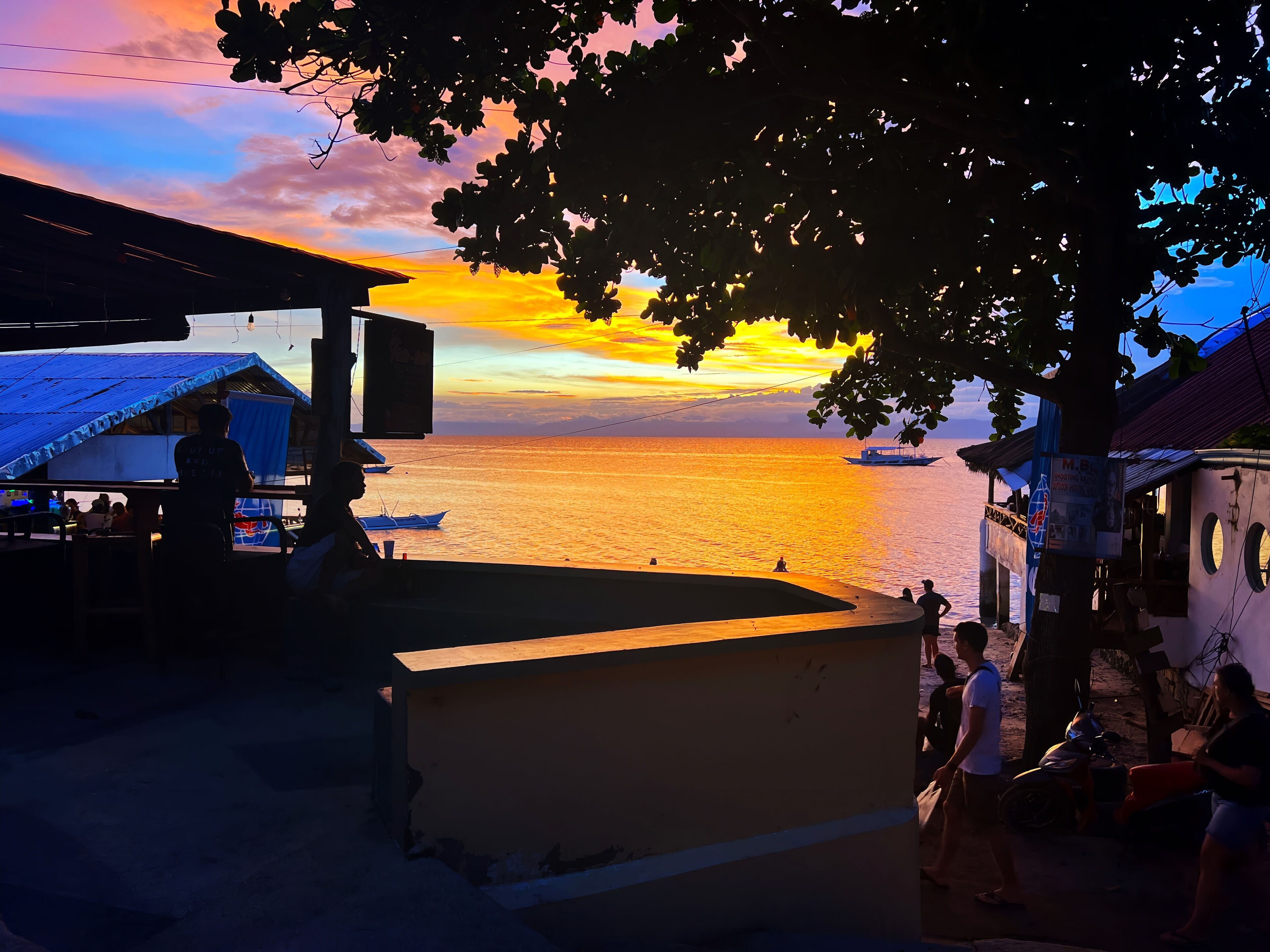 breakfast, lunch served; local and international cuisine, sea views