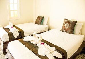 Standard Twin Room | Desk, free WiFi - Raiwin Buri Resort (Phrae)